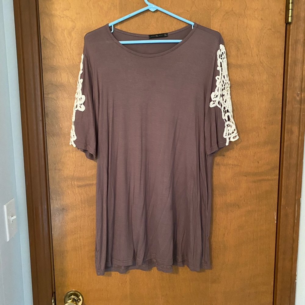 Shirt with lace detail